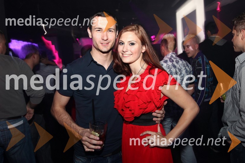 Gregor Bolčina, moderator na Radio 1 in Kristina Kurent, lepa soseda 2009Top beach party s Playboyevimi zajčicami