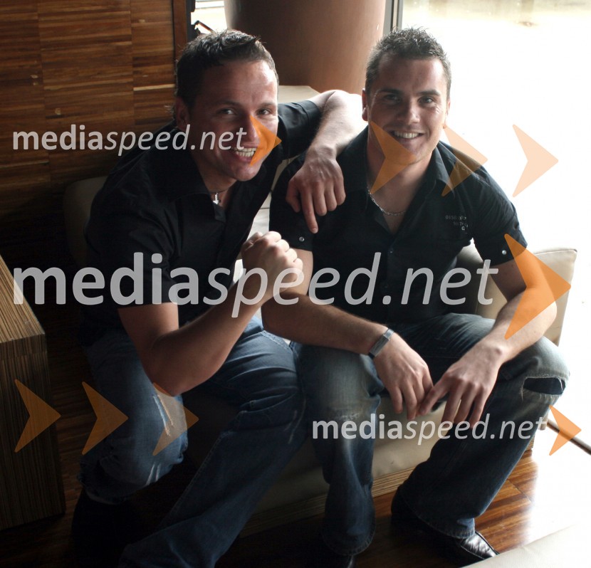 Jani Pavec in Fraj Toni, skupina Atomik HarmonikMaturantska parada 2006, Maribor