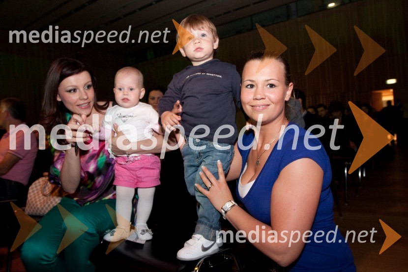 Soproge nogometašev z otrokiPredstavitev slovenske nogometne reprezentance