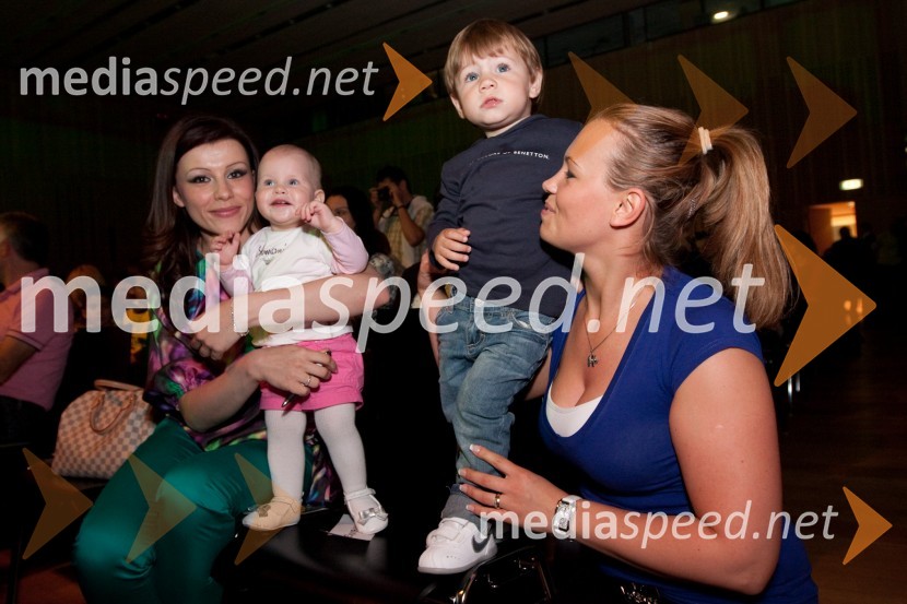 Soproge nogometašev z otrokiPredstavitev slovenske nogometne reprezentance