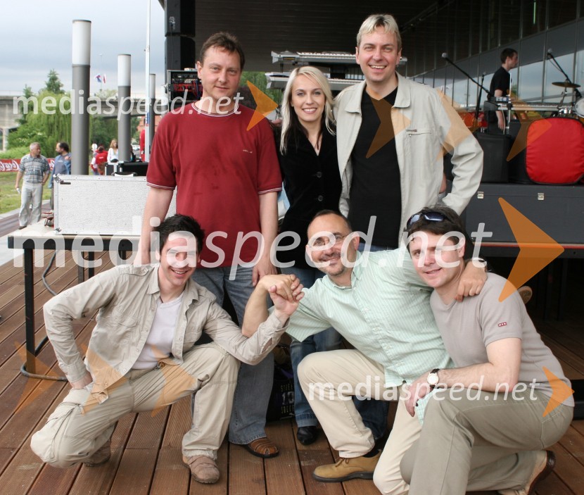 Skupina Avia band: Miha Meglič, Bogdan Turnšek Poli, Jasmina Cafnik, Aleš Turnšek Turi, Dragan Topič in Andrej VolčjakMaturantska parada 2006, Maribor
