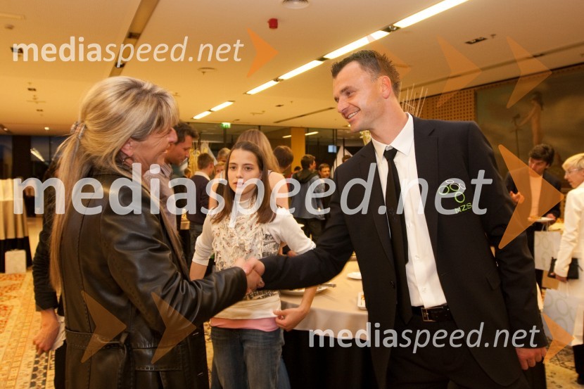 Goga Kek, soproga Matjaža Keka in Suad Filekovič, nogometašPredstavitev slovenske nogometne reprezentance