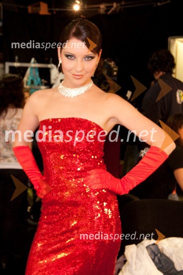 Maja KeucSlovenija ima talent, 4. polfinalna oddaja, novi finalistki sta: Maja Keuc in Tina Drole