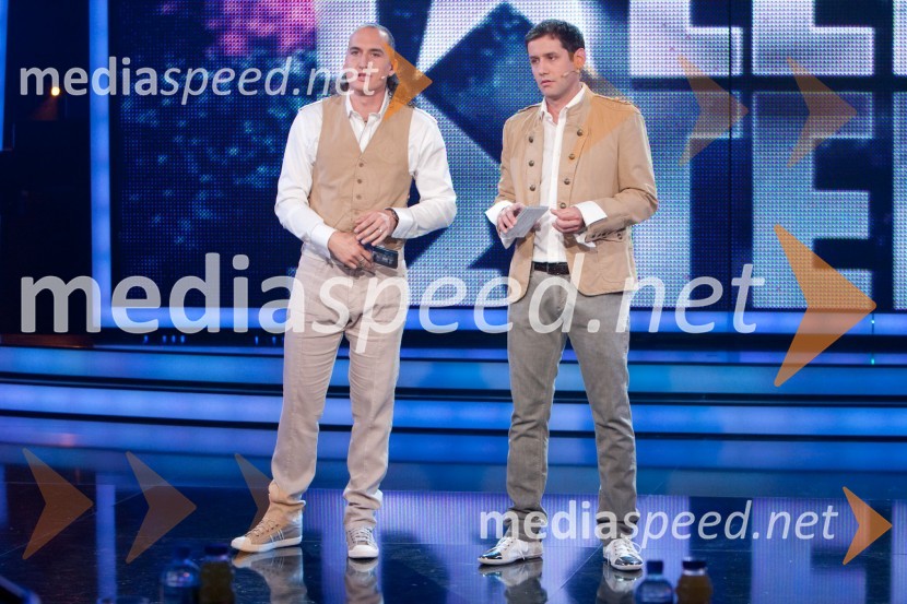 Vid Valič in Peter Poles, voditelja oddajeSlovenija ima talent, 4. polfinalna oddaja, novi finalistki sta: Maja Keuc in Tina Drole