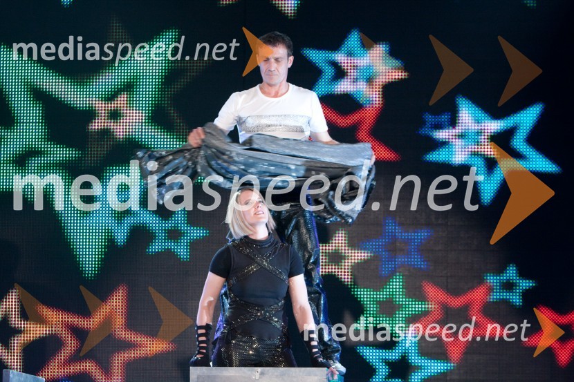 Brane Baloh in asistentkaSlovenija ima talent, 4. polfinalna oddaja, novi finalistki sta: Maja Keuc in Tina Drole