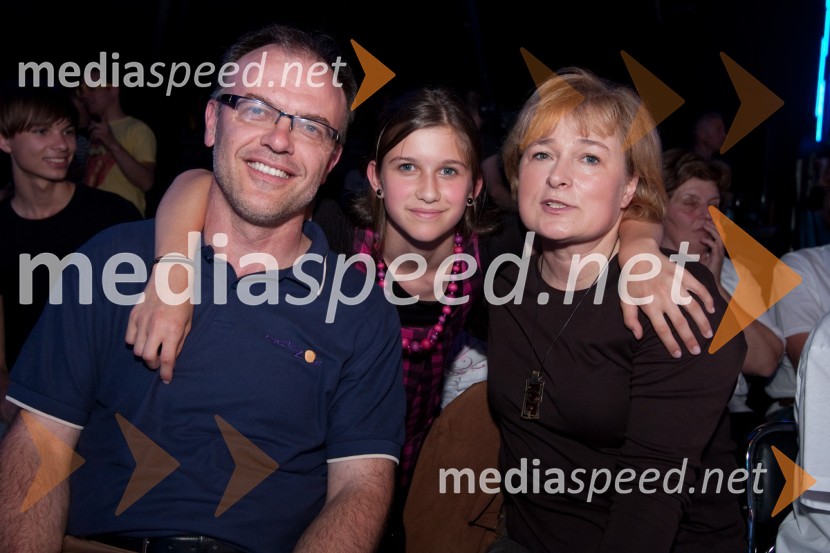 Družina Keuc: Boris, Mojca in ZdenkaSlovenija ima talent, 4. polfinalna oddaja, novi finalistki sta: Maja Keuc in Tina Drole