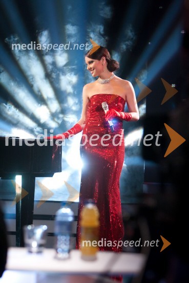 Maja KeucSlovenija ima talent, 4. polfinalna oddaja, novi finalistki sta: Maja Keuc in Tina Drole