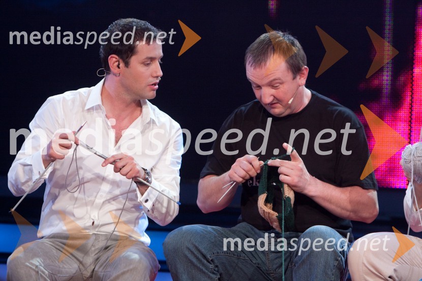 Peter Poles, voditelj oddaje in Jože KraljSlovenija ima talent, 4. polfinalna oddaja, novi finalistki sta: Maja Keuc in Tina Drole