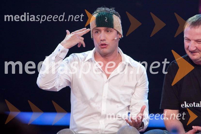 Peter Poles, voditelj oddajeSlovenija ima talent, 4. polfinalna oddaja, novi finalistki sta: Maja Keuc in Tina Drole