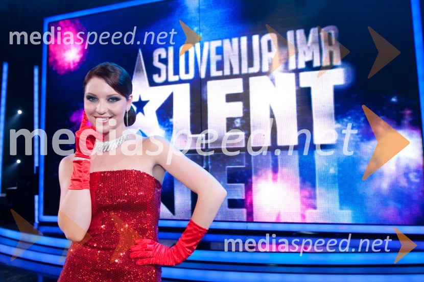 Maja KeucSlovenija ima talent, 4. polfinalna oddaja, novi finalistki sta: Maja Keuc in Tina Drole
