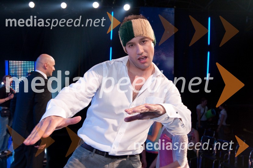 Peter Poles, voditelj oddajeSlovenija ima talent, 4. polfinalna oddaja, novi finalistki sta: Maja Keuc in Tina Drole