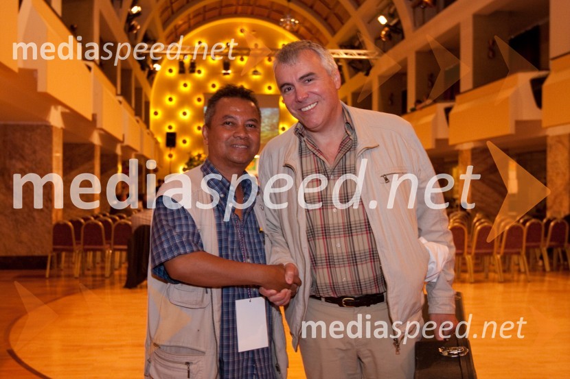 Joseph Rakotorahalahy, predsednik društva Drevo in Zoran Predin, glasbenikSolidarnostni koncert za Madagaskar