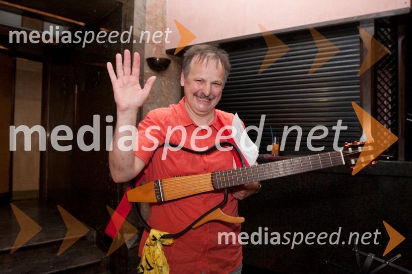 Jani Kovačič, kantavtorSolidarnostni koncert za Madagaskar
