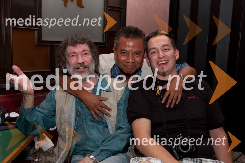 Tomaž Pengov, glasbenik, Joseph Rakotorahalahy, predsednik društva Drevo in Peter Greifoner, soorganizatorSolidarnostni koncert za Madagaskar