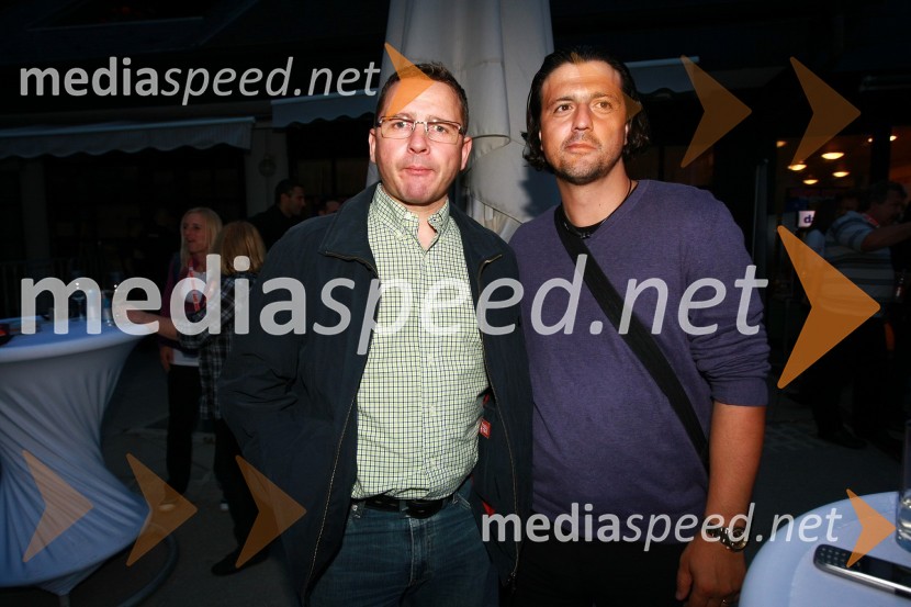 Mag. Dejan Zdovc, direktor Službe za pozavarovanje Zavarovalnice Maribor d.d. in Zlatko Zahovič, športni direktor NK Maribor15. obletnica Radia City, koncert