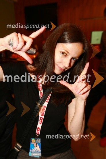 Jasmina Cehnar, novinarka časnika Večer15. obletnica Radia City, koncert