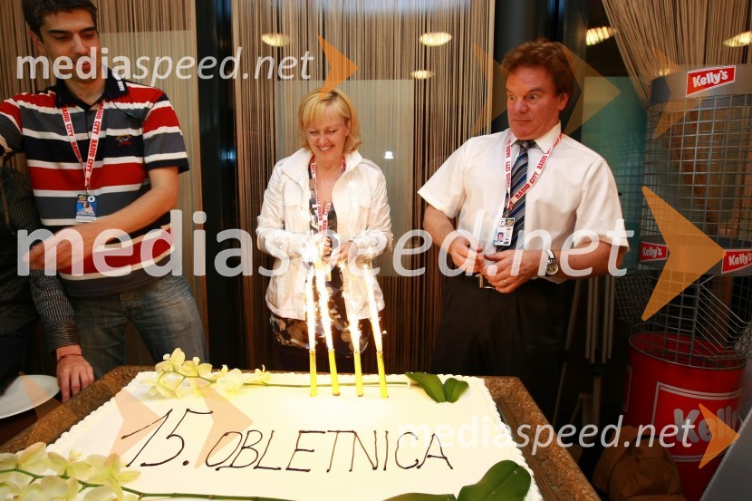 Bor Greiner, odgovorni urednik Radia City, Andreja Ročnik in Mišo Hölbl, direktor in lastnik radia City15. obletnica Radia City, koncert