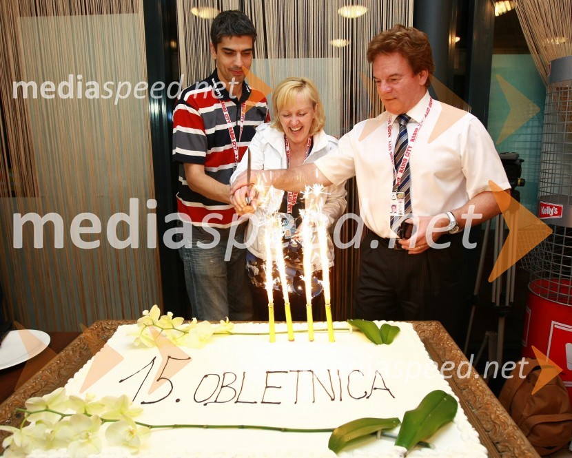 Bor Greiner, odgovorni urednik Radia City, Andreja Ročnik in Mišo Hölbl, direktor in lastnik radia City15. obletnica Radia City, koncert
