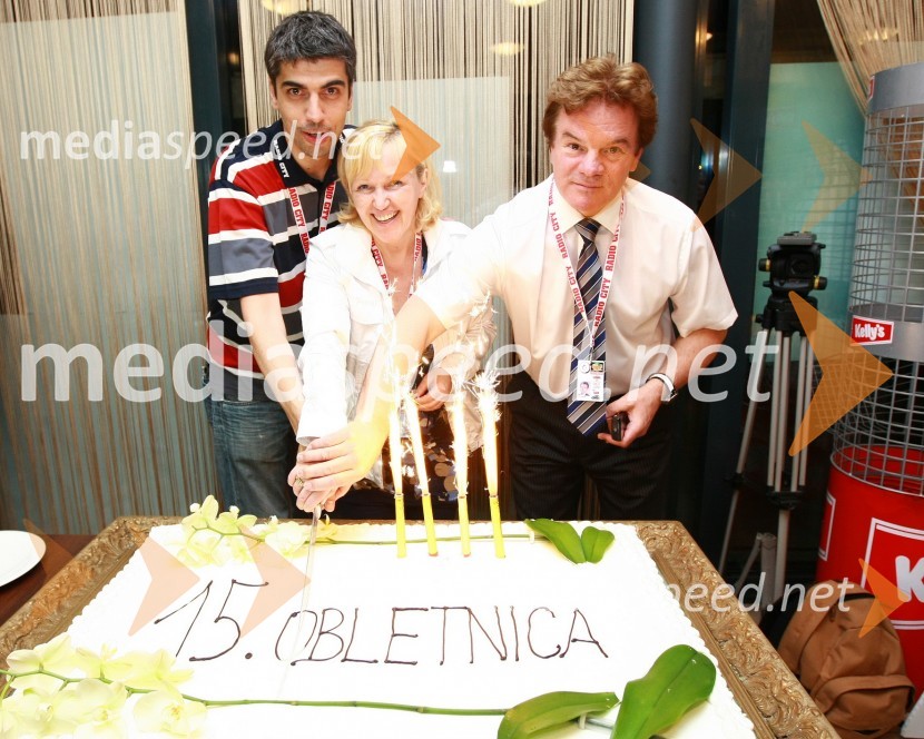 Bor Greiner, odgovorni urednik Radia City, Andreja Ročnik in Mišo Hölbl, direktor in lastnik radia City15. obletnica Radia City, koncert