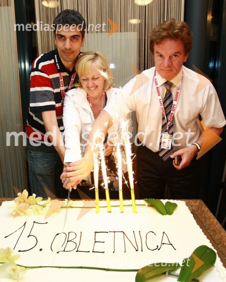 Bor Greiner, odgovorni urednik Radia City, Andreja Ročnik in Mišo Hölbl, direktor in lastnik radia City15. obletnica Radia City, koncert