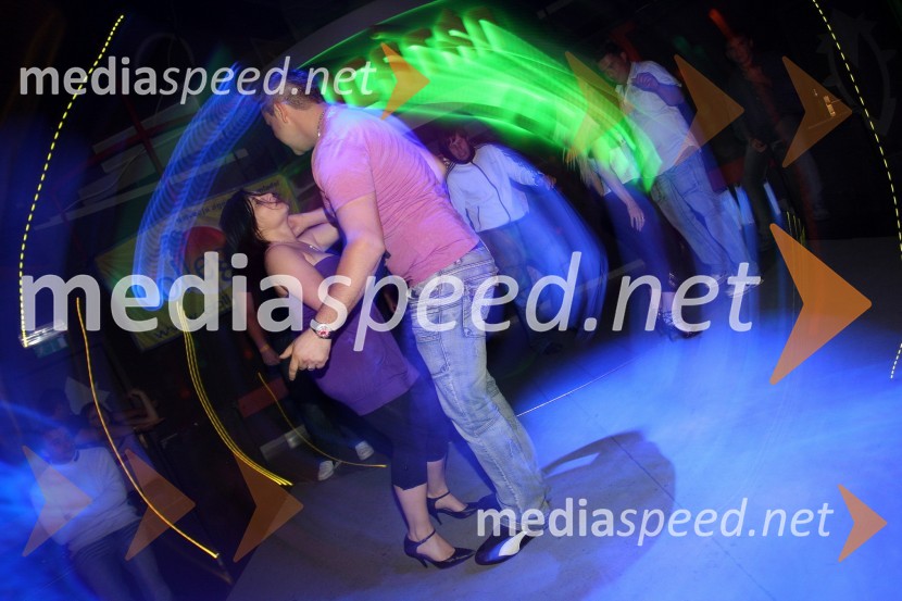 TekmovalcaCollegiumov summer break party s Sylvainom in Laro love, diskoteka Yucatan