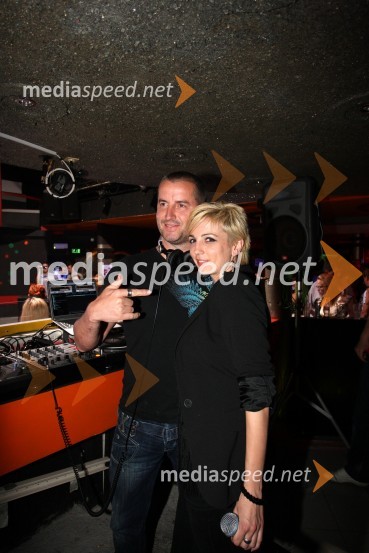 DJ Sylvain in Lara Love, pevkaCollegiumov summer break party s Sylvainom in Laro love, diskoteka Yucatan