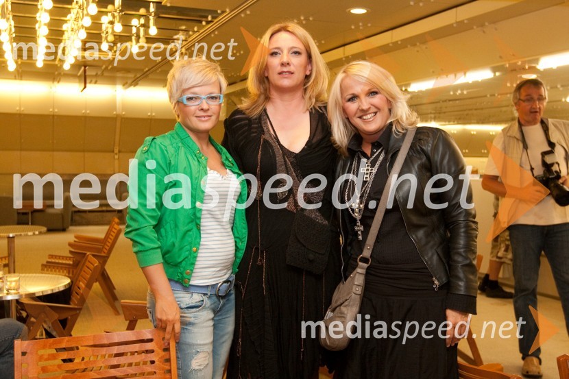 Barbara Kresal, frizerka, Urška Alič Flajnik, direktorica Špas Teatra in Alenka Godec, pevkaDo nazga, premiera - koga je slekel Matjaž Pograjc?