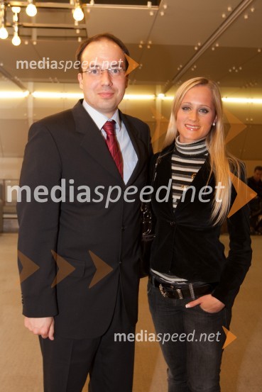 Leo Oblak, predsednik uprave družbe Infonet Media in Daniela Bervar, vodja Cotrugli Business School SlovenijaDo nazga, premiera - koga je slekel Matjaž Pograjc?