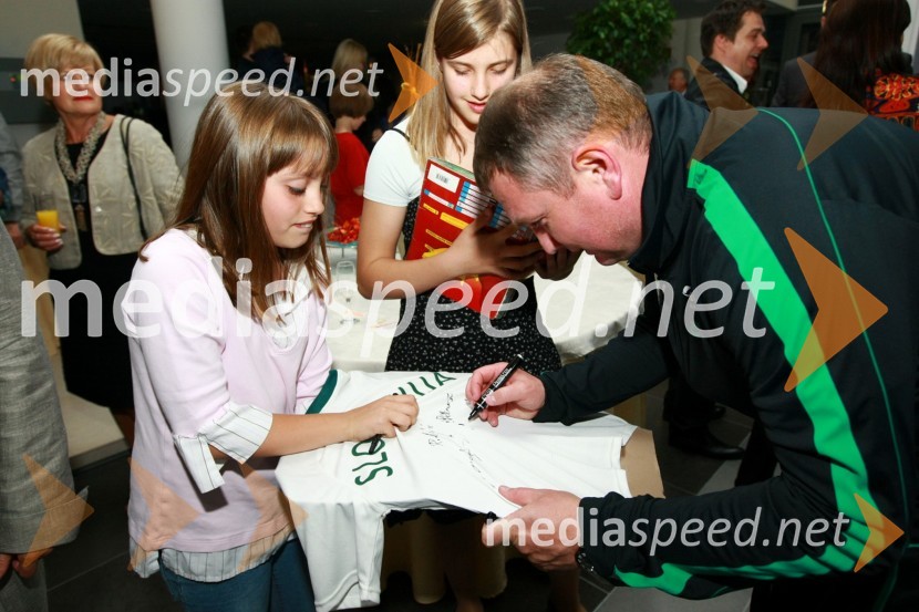Matjaž Kek, selektor Slovenske nogometne reprezentanceOdprtje najsodobnejšega BMW salona Selmar Maribor