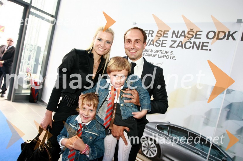 Uroš Seles, direktor BMW Selmar d.o.o., njegova soproga Veronika ter njuni hčerkiOdprtje najsodobnejšega BMW salona Selmar Maribor