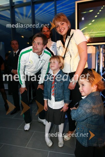 Milivoje Novakovič, član slovenske nogometne reprezentance, ... in hčerki Uroša Selesa	 
	Odprtje najsodobnejšega BMW salona Selmar Maribor