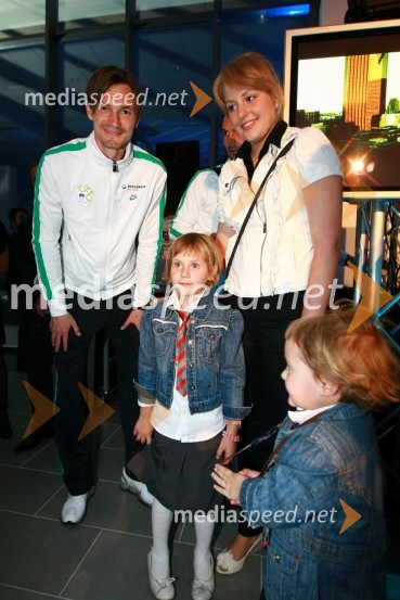 Milivoje Novakovič, član slovenske nogometne reprezentance, ... in hčerki Uroša Selesa	Odprtje najsodobnejšega BMW salona Selmar Maribor