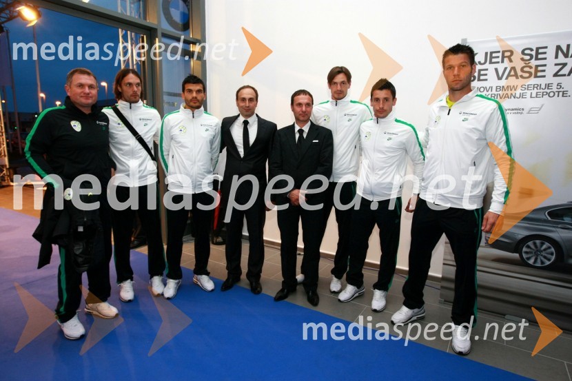 Matjaž Kek, selektor Slovenske nogometne reprezentance, Marko Šuler, Aleksandar Radosavljevič, člana slovenske nogometne reprezentance, Uroš Seles, direktor BMW Selmar d.o.o., Denis Seles, tehnični direktor BMW Selmar d.o.o., Milivoje Novakovič, Robert Koren ter Boštjan Cesar, člani slovenske nogometne reprezentance

Odprtje najsodobnejšega BMW salona Selmar Maribor