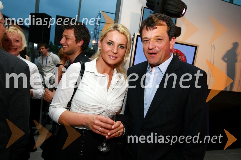 Gregor Jager, podjetnik ter njegova spremljevalkaOdprtje najsodobnejšega BMW salona Selmar Maribor