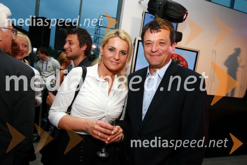 Gregor Jager, podjetnik ter njegova spremljevalkaOdprtje najsodobnejšega BMW salona Selmar Maribor