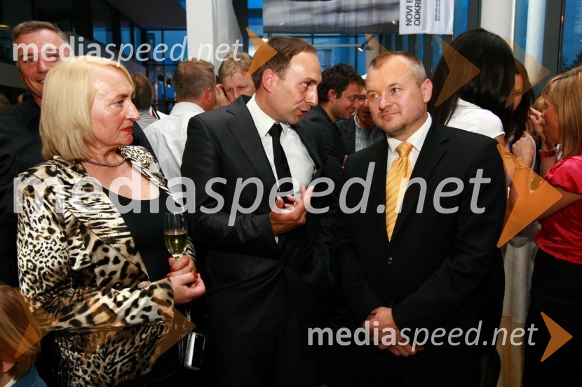 Marjana Seles ustanoviteljica in solastnica podjetja Selmar d.o.o., Uroš Seles, direktor BMW Selmar d.o.o. in Franc Kangler, župan Mestne občine MariborOdprtje najsodobnejšega BMW salona Selmar Maribor