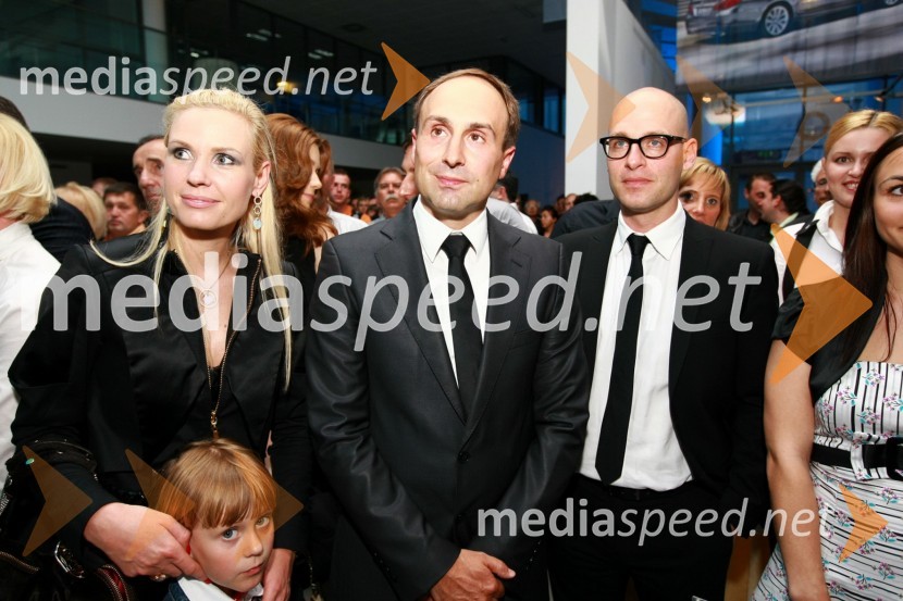 Uroš Seles, direktor BMW Selmar d.o.o. in soproga Veronika ter Miha Ažman, generalni direktor BMW Group SlovenijaOdprtje najsodobnejšega BMW salona Selmar Maribor