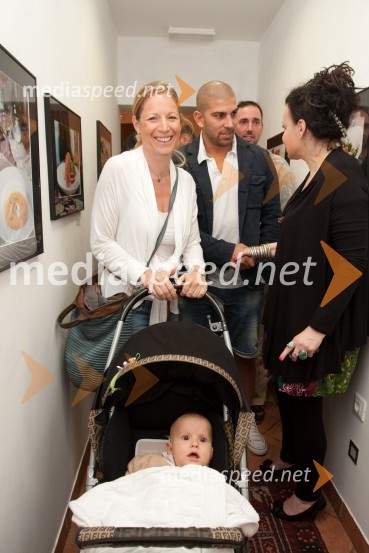 Urška Hrovat, nekdanja smučarka, partner Luka Žagar, sin Filip in Nina Župevec, lastnica gostilne KatrcaKulinarična potepanja - otvoritev fotografske razstave Mateje Jordovič  Potočnik