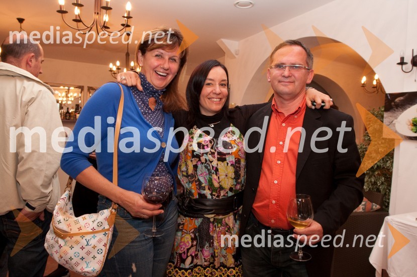 Vesna Žarkovič, urednica revije Sinfo, Mateja Jordovič Potočnik, fotografinja in Janez Bratož, kuharKulinarična potepanja - otvoritev fotografske razstave Mateje Jordovič  Potočnik