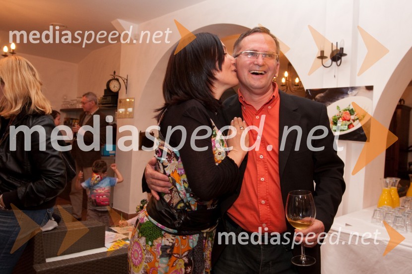 Mateja Jordovič Potočnik, fotografinja in Janez Bratož, kuharKulinarična potepanja - otvoritev fotografske razstave Mateje Jordovič  Potočnik