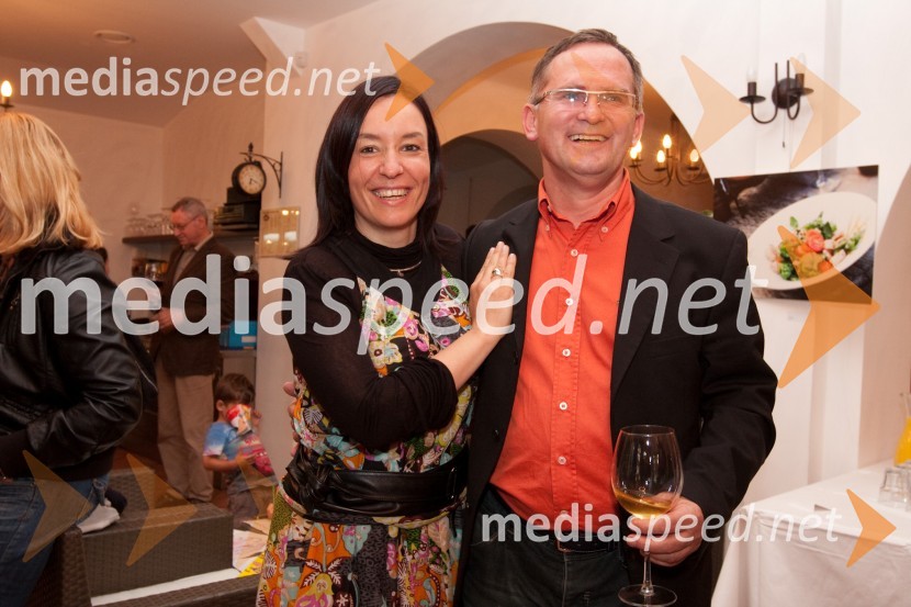 Mateja Jordovič Potočnik, fotografinja in Janez Bratož, kuharKulinarična potepanja - otvoritev fotografske razstave Mateje Jordovič  Potočnik
