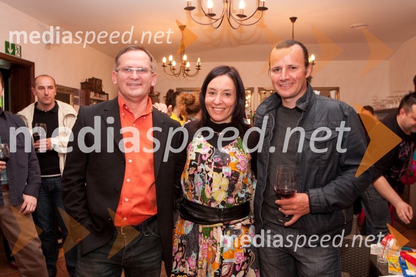 Janez Bratož, kuhar, Mateja Jordovič Potočnik, fotografinja in Vasja Čotar, vinarKulinarična potepanja - otvoritev fotografske razstave Mateje Jordovič  Potočnik