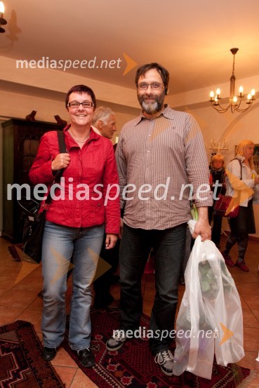 Iris Selan, direktorica Tristokosmatih in Dušan Uršič, direktor in odgovorni urednik radia DurKulinarična potepanja - otvoritev fotografske razstave Mateje Jordovič  Potočnik