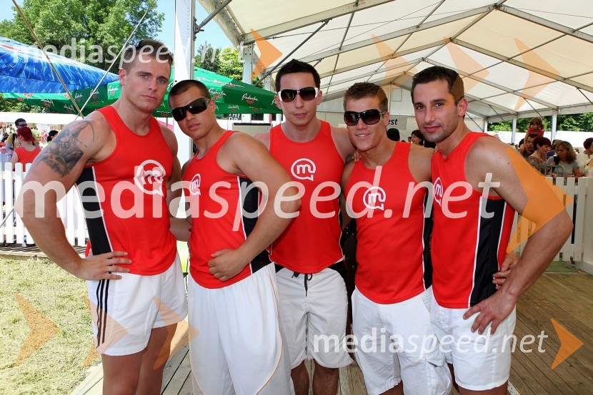 Robi Zupančič, Aljoša Toplak, Duško Banjac, Alan Eferl, maneken ter Mateo Kos, maneken in plesalec5. DM tek za ženske