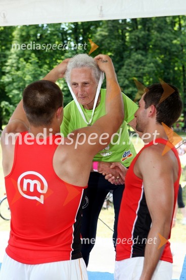 Helena Žigon (2.mesto), tekmovalka na 5km v skupini 65 let in več in Mateo Kos, maneken ter plesalec5. DM tek za ženske