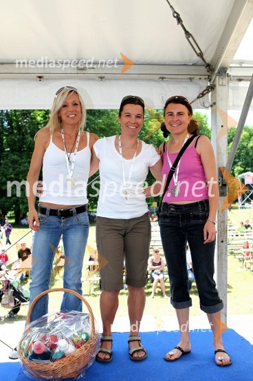 Mateja Berčič (2.mesto), Erika Melihen (1.mesto) in Katja Kavkler (3.mesto) tekmovalke na 10km v starostni skupini 26-25let5. DM tek za ženske