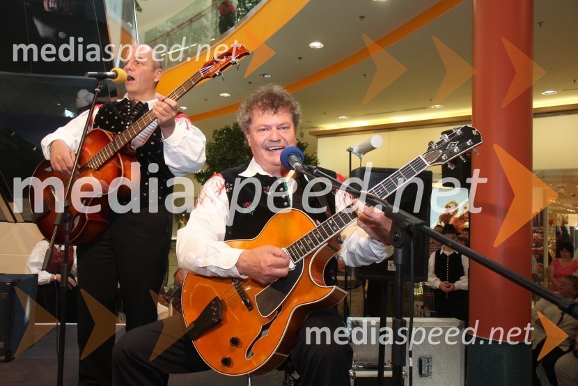 Ansambel Lojzeta Slaka in Fantje s Praprotna2. festival narodnozabavne glasbe v Europarku