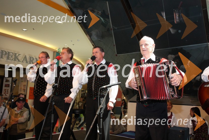 Ansambel Lojzeta Slaka in Fantje s Praprotna2. festival narodnozabavne glasbe v Europarku