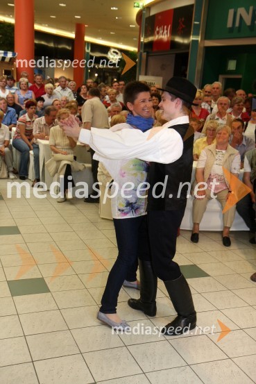 Petra Romih, vodja marketinga v Europarku in ...2. festival narodnozabavne glasbe v Europarku