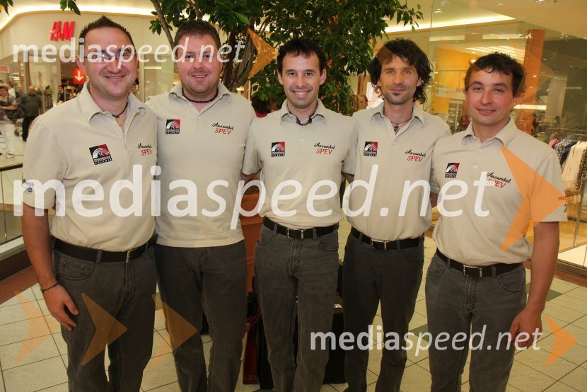 Ansambel Spev2. festival narodnozabavne glasbe v Europarku